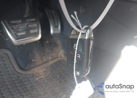 2015 Volkswagen Golf Gti 2.0T Se 4-Door z USA, uszkodzony, nr VIN 3VW4T7AU4FM009905